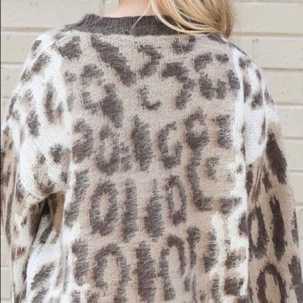 NEW! Fuzzy Leopard Luxe Knit Top. Medium - Picture 3 of 5